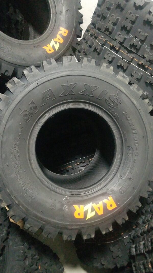 Llanta cuadron maxxis rin 9 (20×11×9)